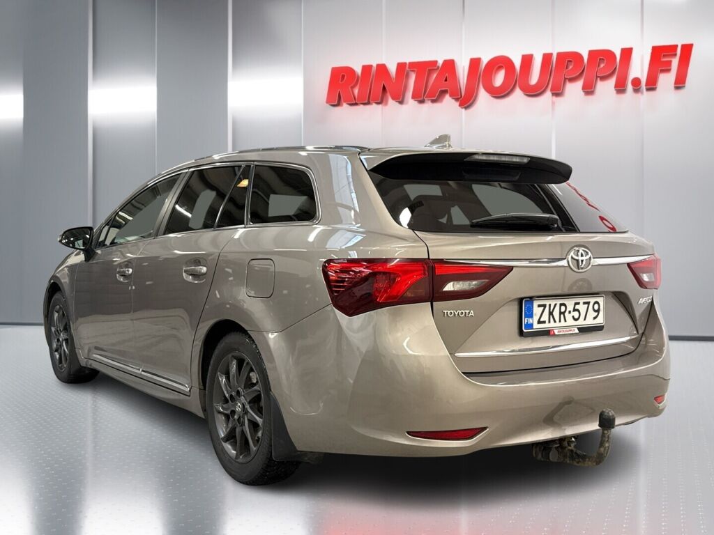 Toyota Avensis 2015 Ruskea (beige)