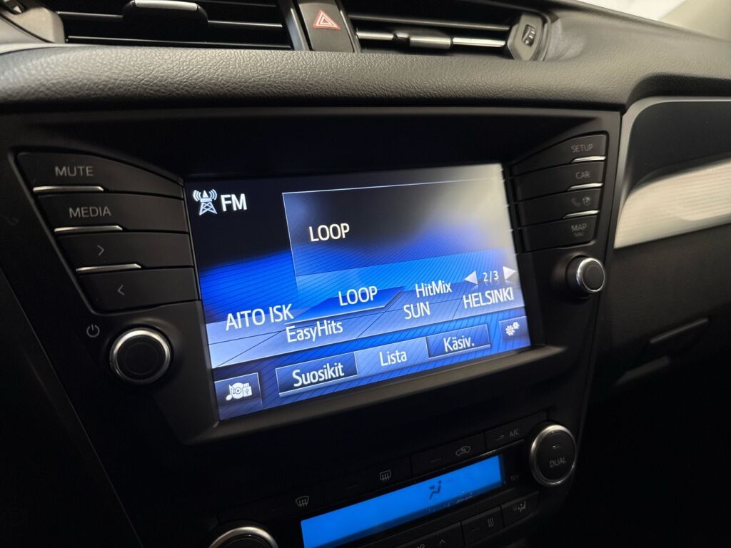 Toyota Avensis 2015 Ruskea (beige)