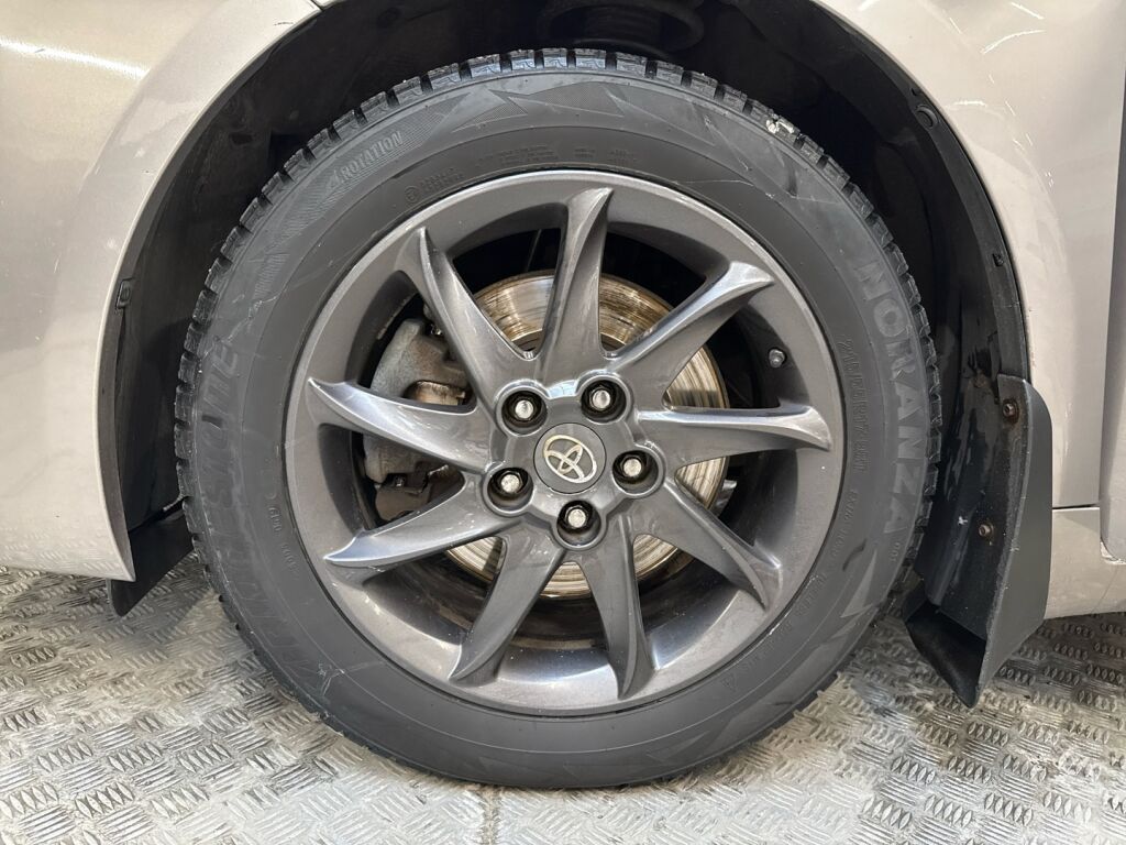 Toyota Avensis 2015 Ruskea (beige)