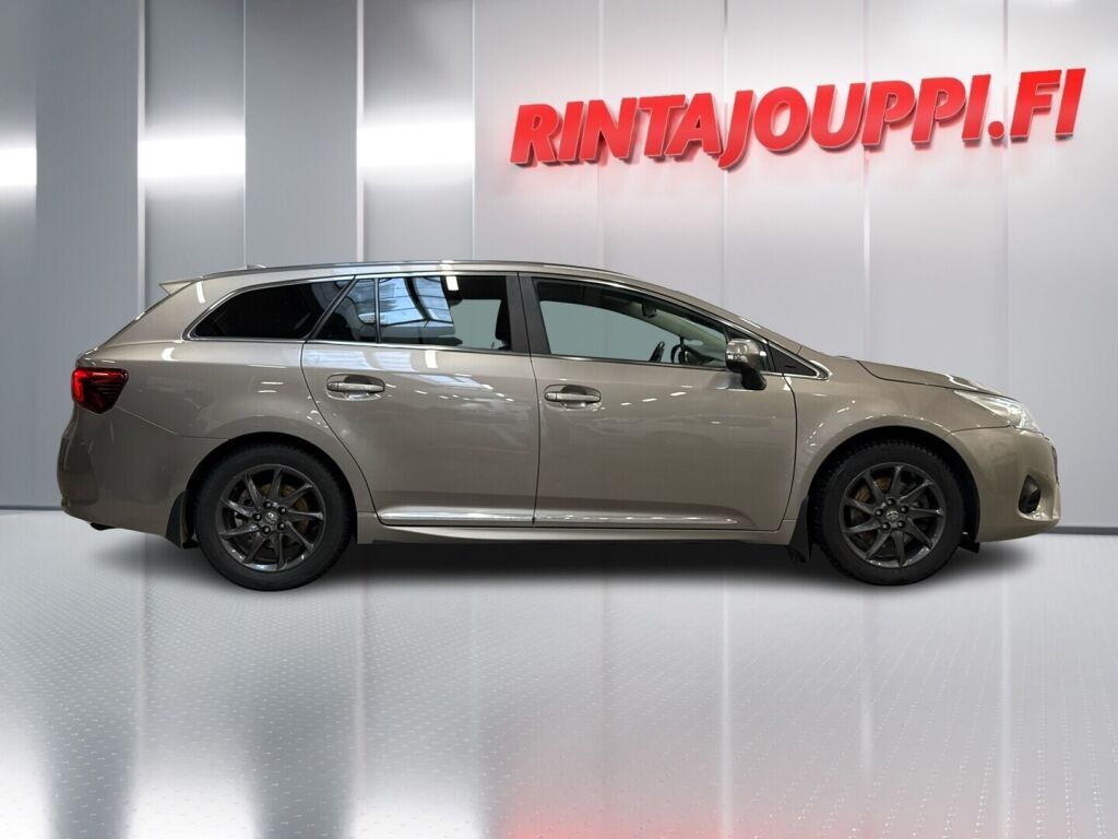 Toyota Avensis 2015 Ruskea (beige)