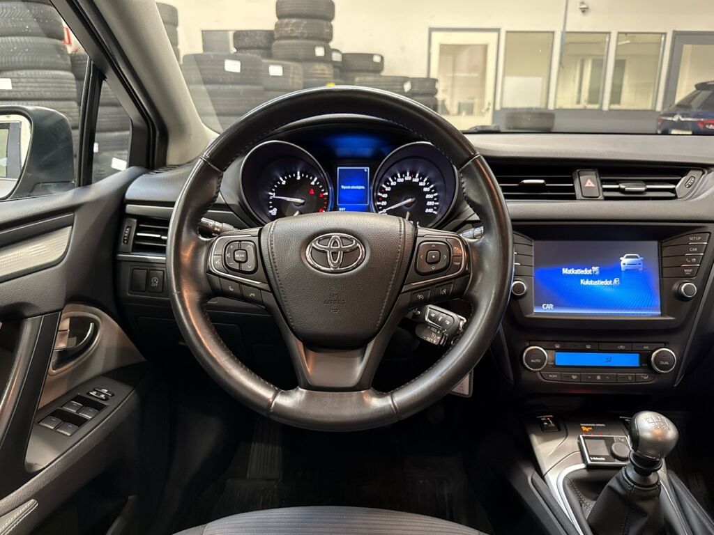 Toyota Avensis 2015 Ruskea (beige)
