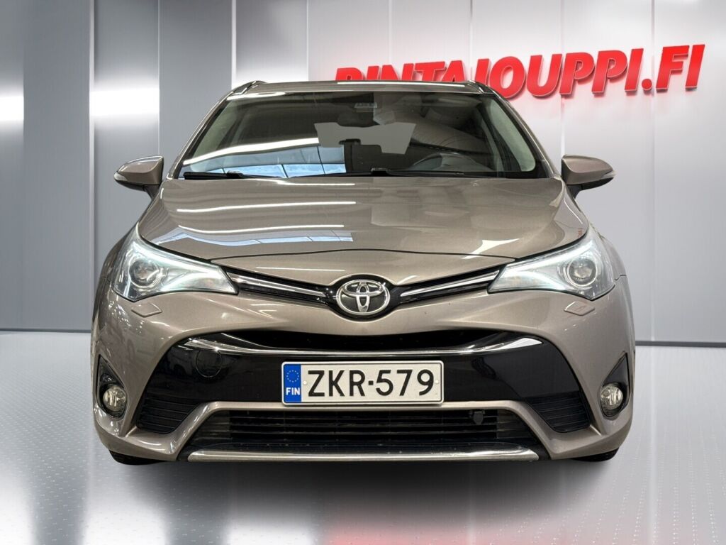 Toyota Avensis 2015 Ruskea (beige)