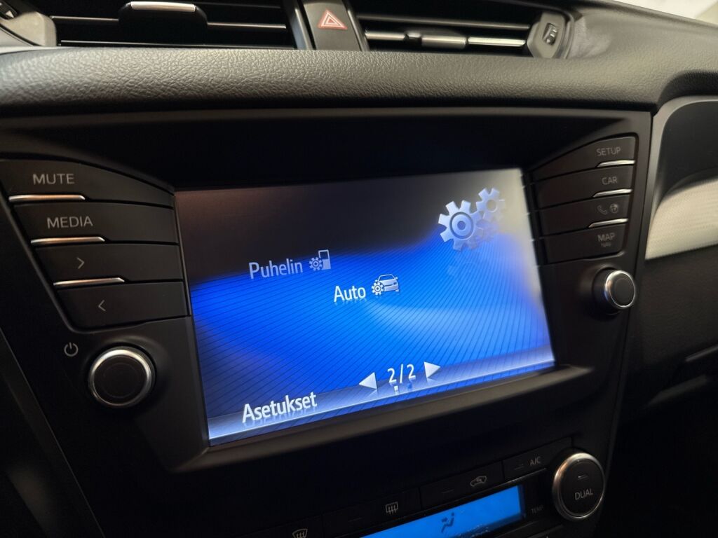 Toyota Avensis 2015 Ruskea (beige)