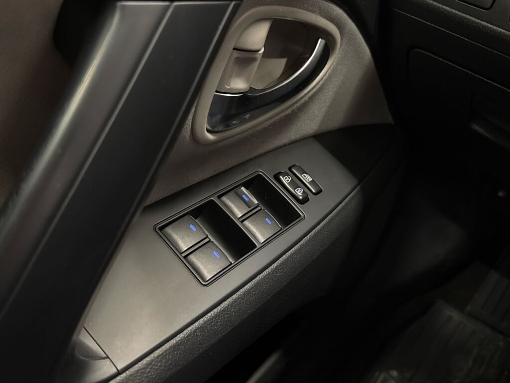 Toyota Avensis 2015 Ruskea (beige)