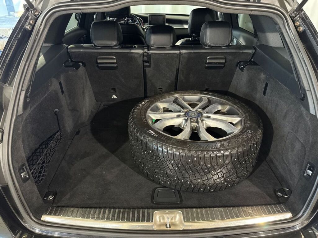 Mercedes-Benz C 2016 Musta