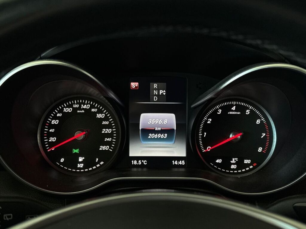 Mercedes-Benz C 2016 Musta