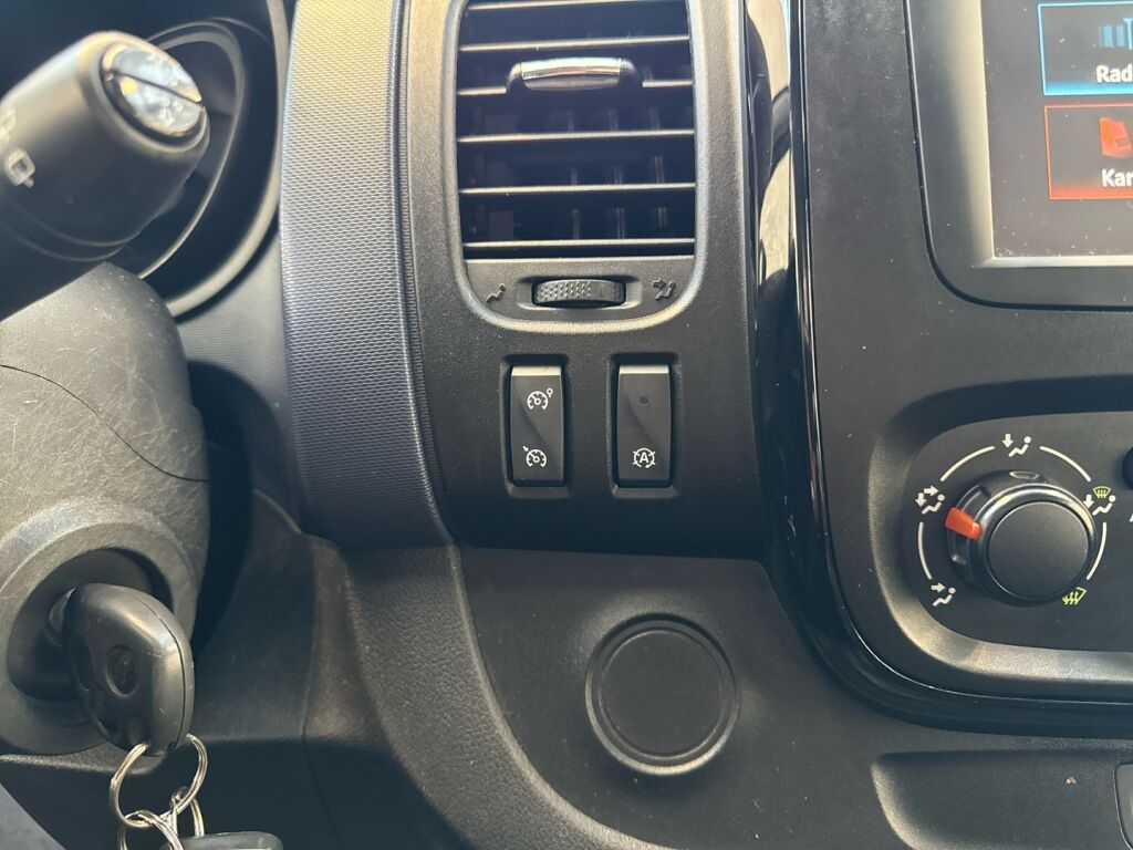 Opel Vivaro 2016 Valkoinen