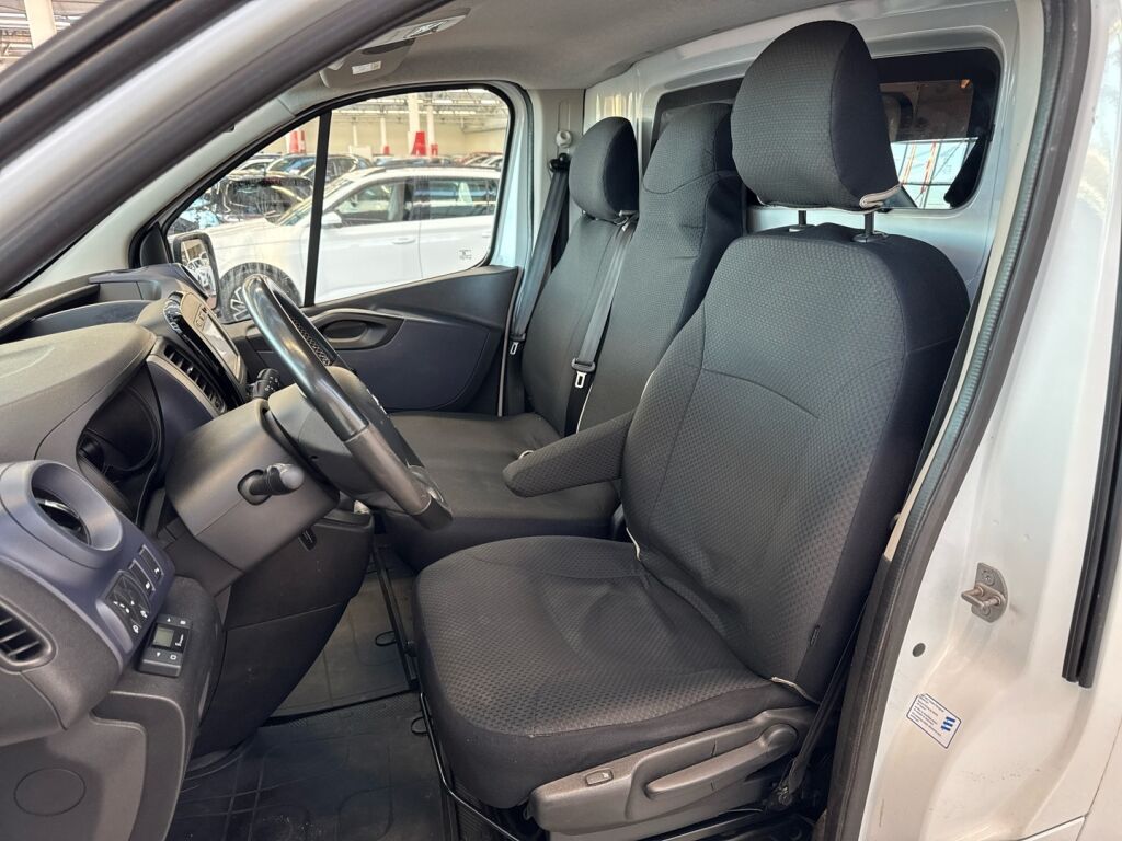 Opel Vivaro 2016 Valkoinen