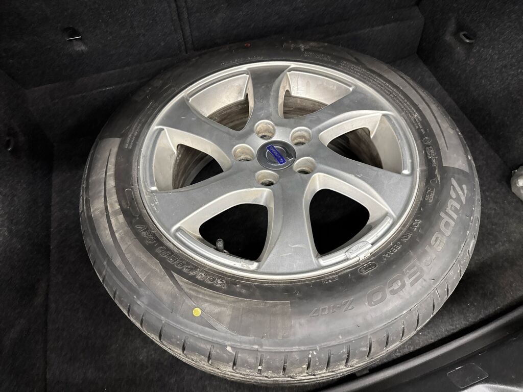 Volvo V40 Cross Country 2015 Musta