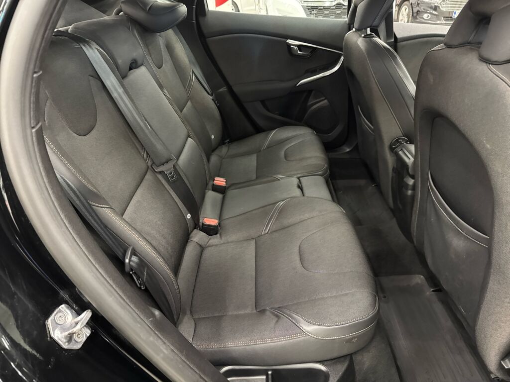 Volvo V40 Cross Country 2015 Musta