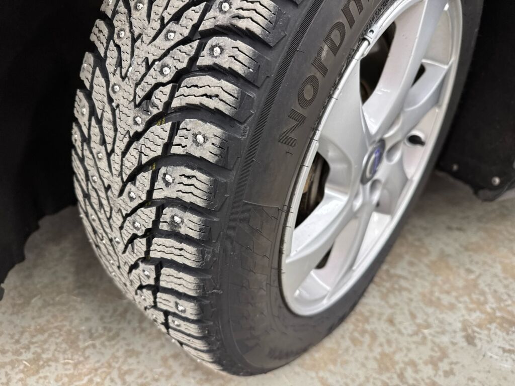 Volvo V40 Cross Country 2015 Musta