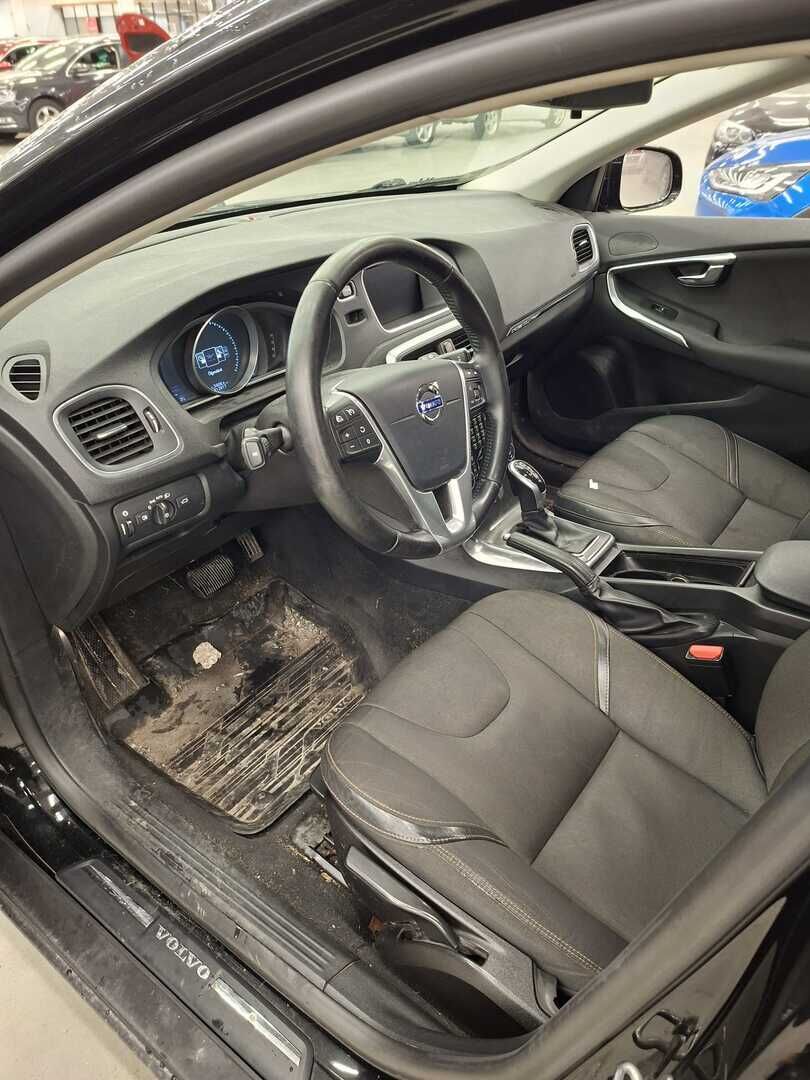 Volvo V40 Cross Country 2015 Musta