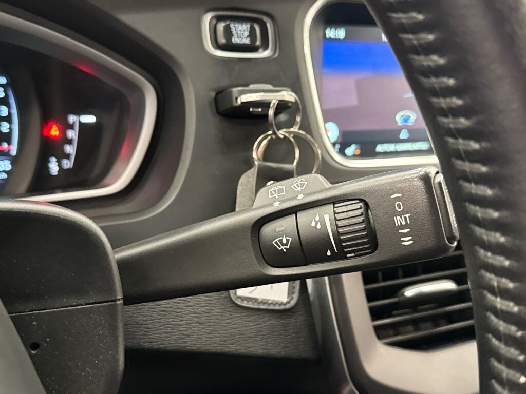 Volvo V40 Cross Country 2015 Musta