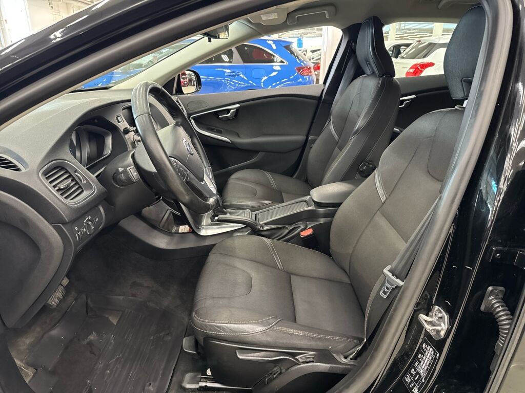 Volvo V40 Cross Country 2015 Musta