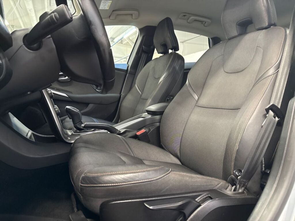 Volvo V40 Cross Country 2016 Harmaa