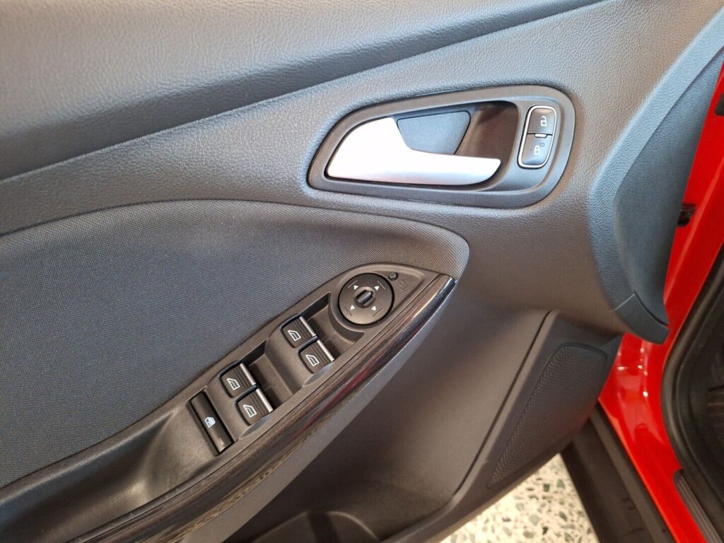 Ford Focus 2016 Punainen
