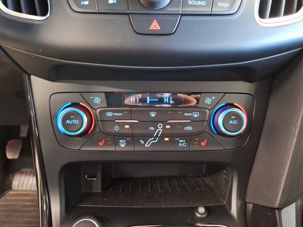 Ford Focus 2016 Punainen