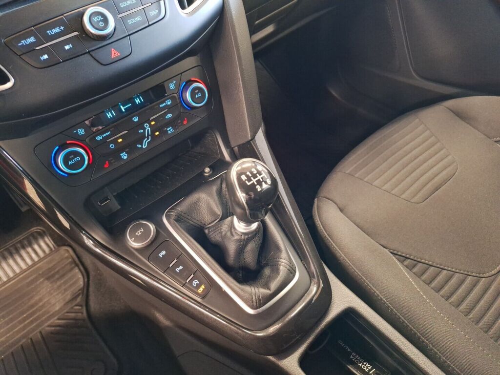 Ford Focus 2016 Punainen