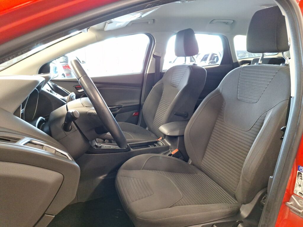 Ford Focus 2016 Punainen