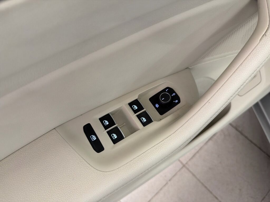 Volkswagen Passat 2016 Harmaa