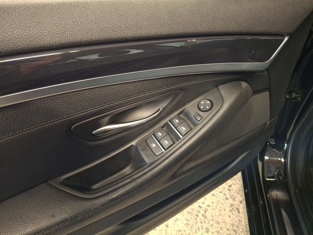 BMW 520 2016 Musta