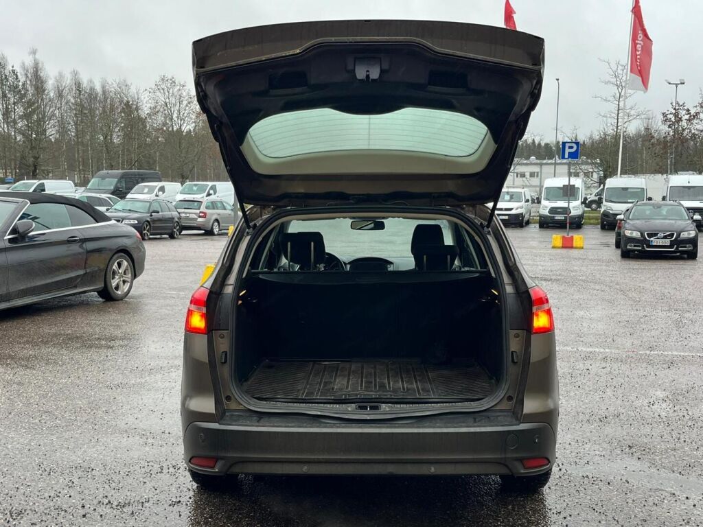 Ford FOCUS 2016 Ruskea (beige)