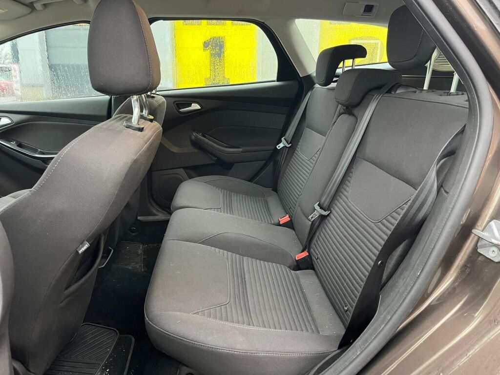 Ford FOCUS 2016 Ruskea (beige)