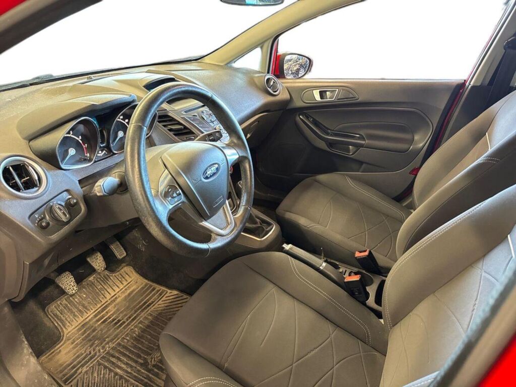 Ford Fiesta 2016 Punainen