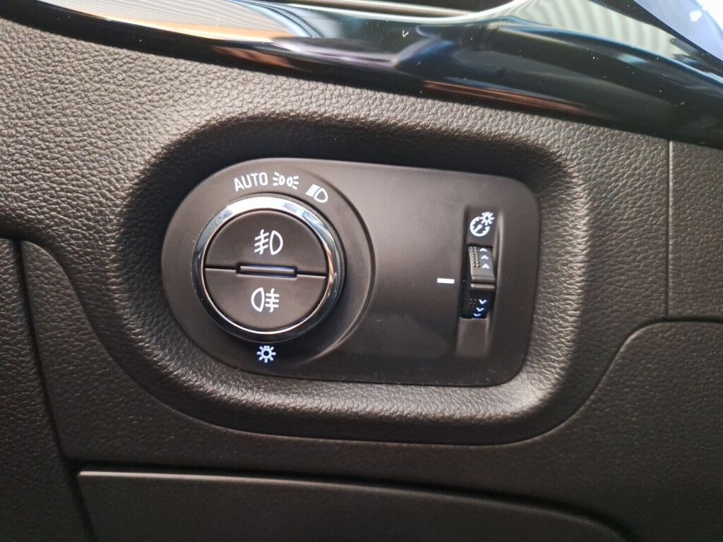 Opel Astra 2016 Punainen