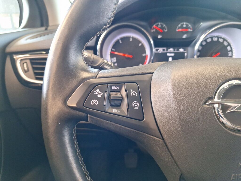 Opel Astra 2016 Punainen