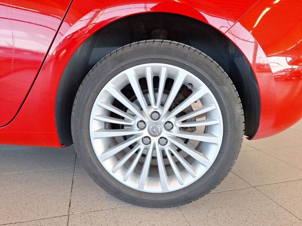 Opel Astra 2016 Punainen