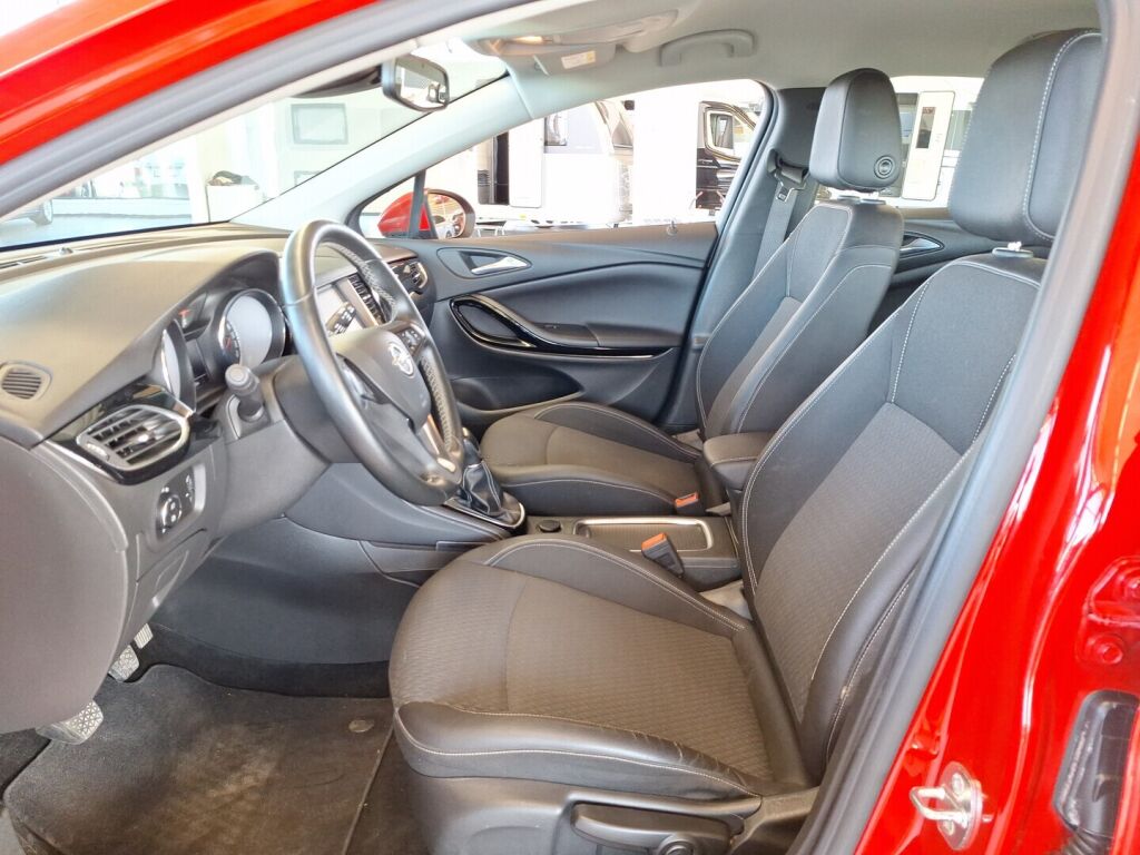 Opel Astra 2016 Punainen