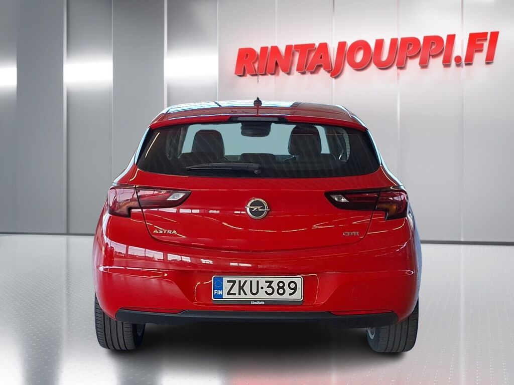 Opel Astra 2016 Punainen