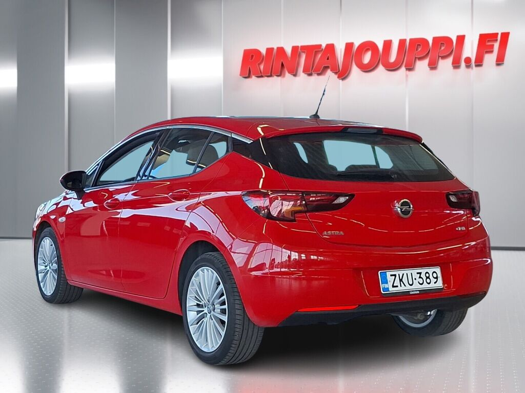 Opel Astra 2016 Punainen