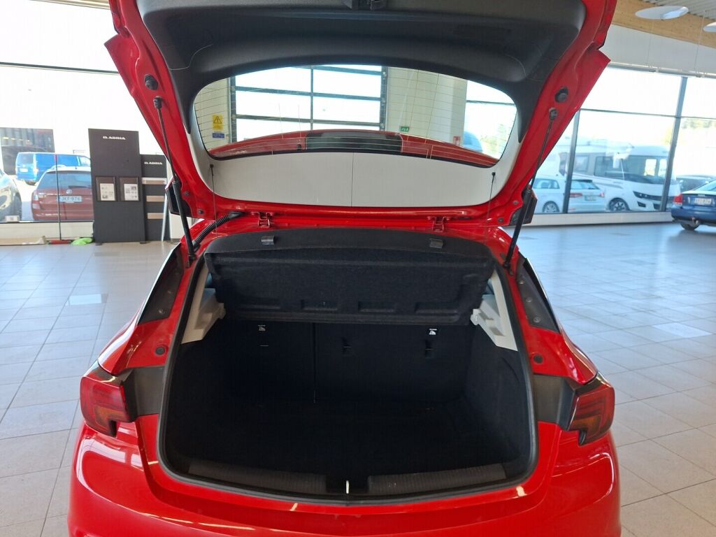 Opel Astra 2016 Punainen
