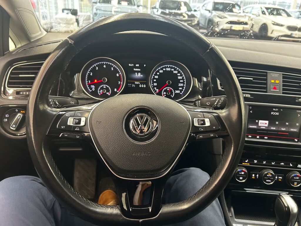 Volkswagen Golf 2016 Musta