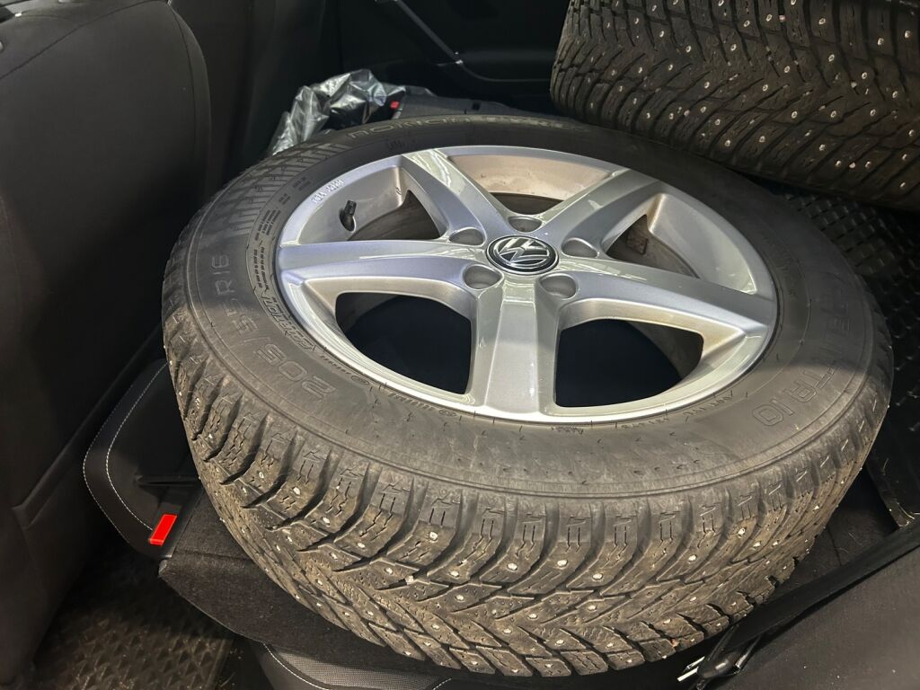 Volkswagen Golf 2016 Musta