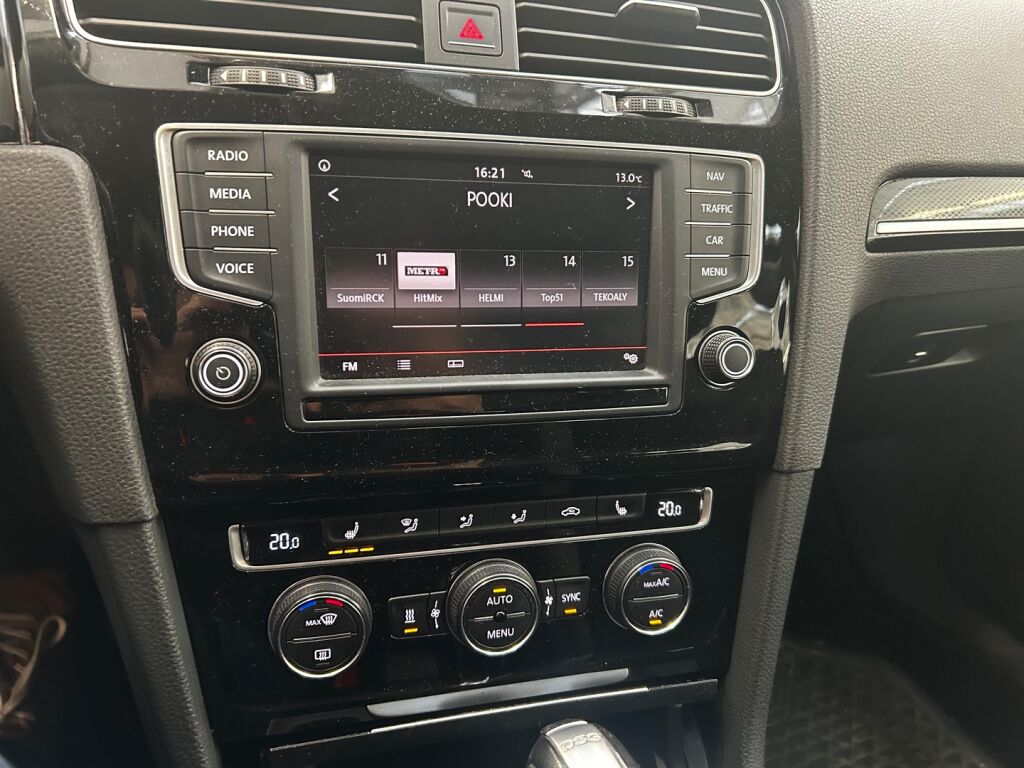 Volkswagen Golf 2016 Musta