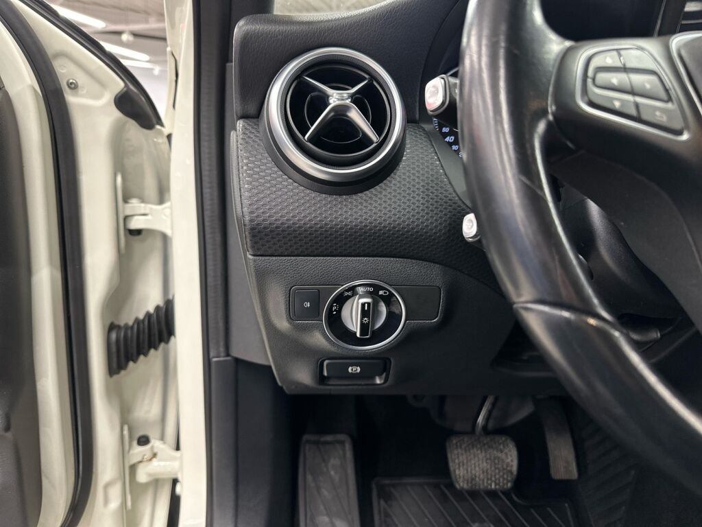 Mercedes-Benz A 2016 Valkoinen