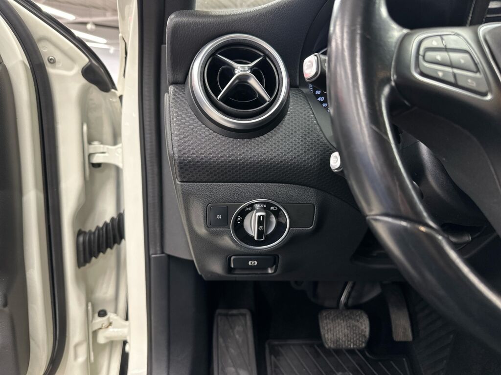 Mercedes-Benz A 2016 Valkoinen