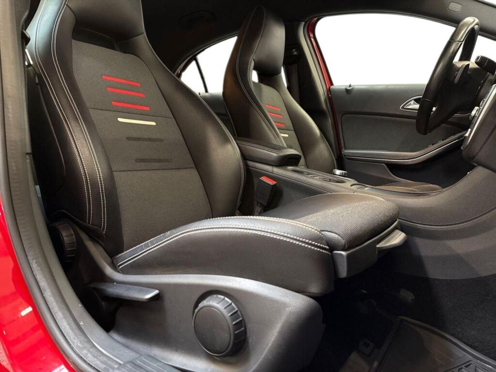 Mercedes-Benz A 2016 Punainen