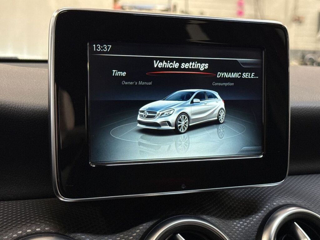 Mercedes-Benz A 2016 Punainen