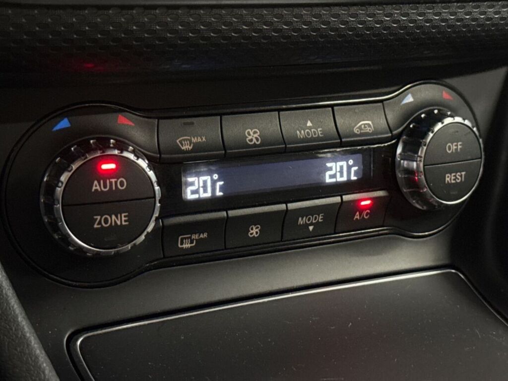 Mercedes-Benz A 2016 Punainen
