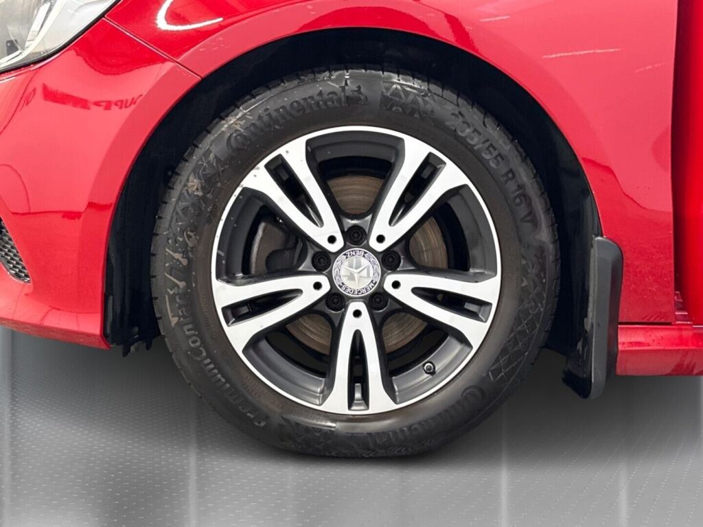 Mercedes-Benz A 2016 Punainen