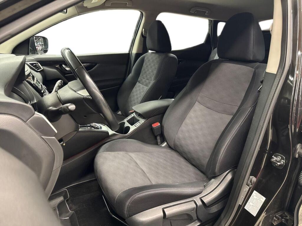 Nissan Qashqai 2017 Musta