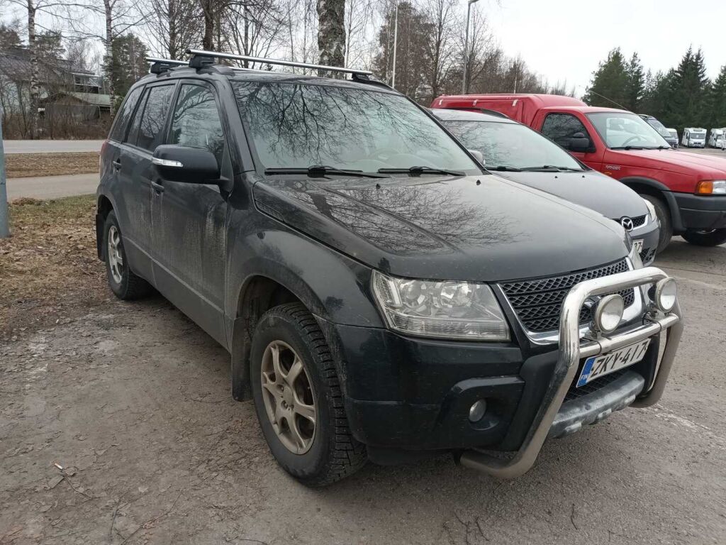 Suzuki Grand Vitara 2011 Musta