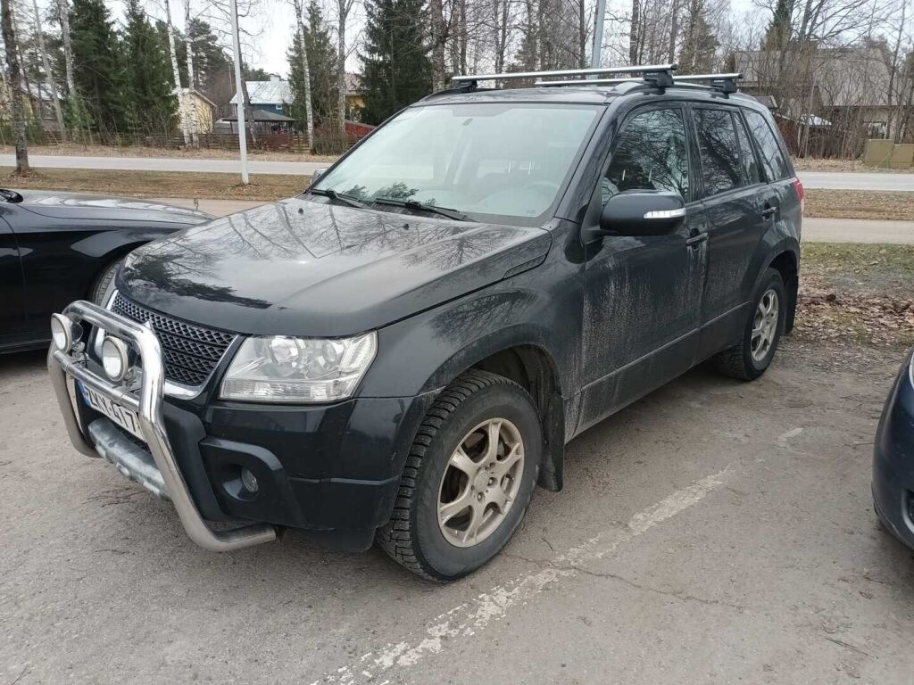 Suzuki Grand Vitara 2011 Musta