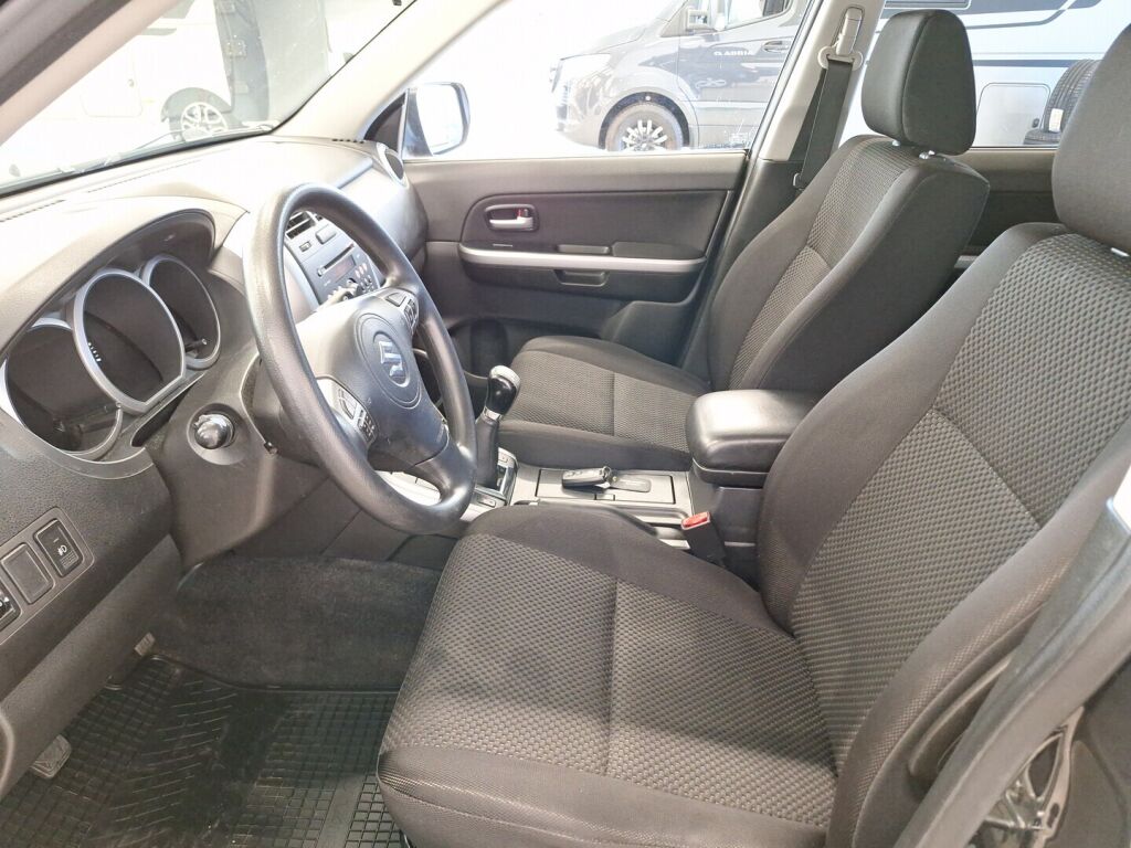 Suzuki Grand Vitara 2011 Musta
