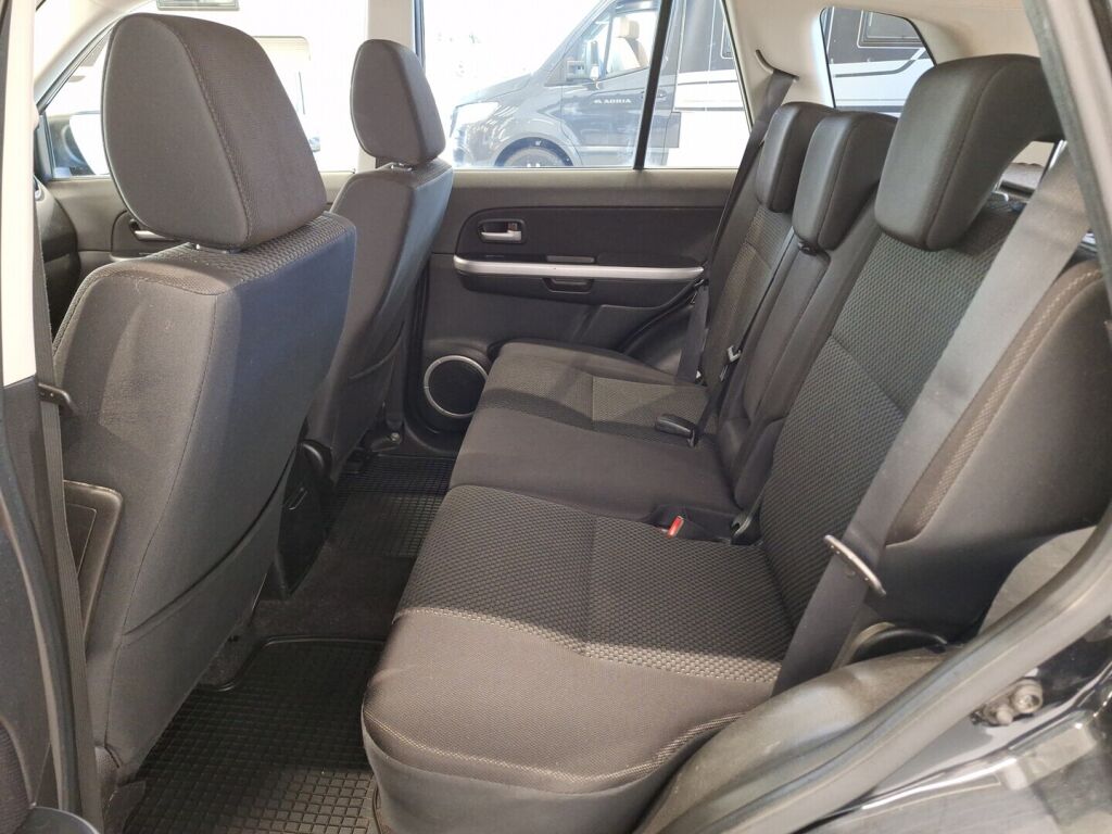 Suzuki Grand Vitara 2011 Musta