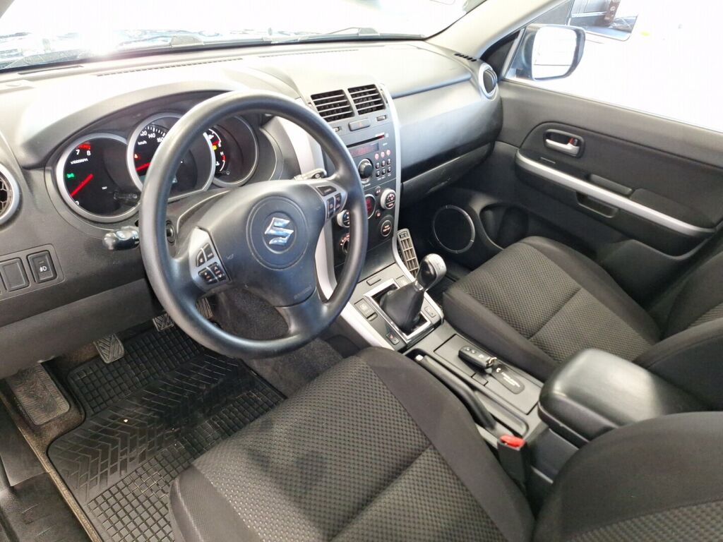 Suzuki Grand Vitara 2011 Musta